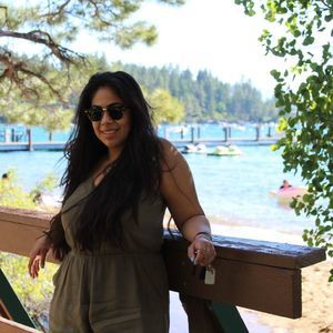 Meet your Posher, Iris